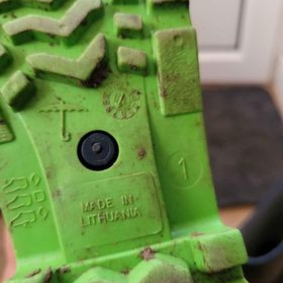 Older Boys wellies size 1 boots - Picture 3 of 3